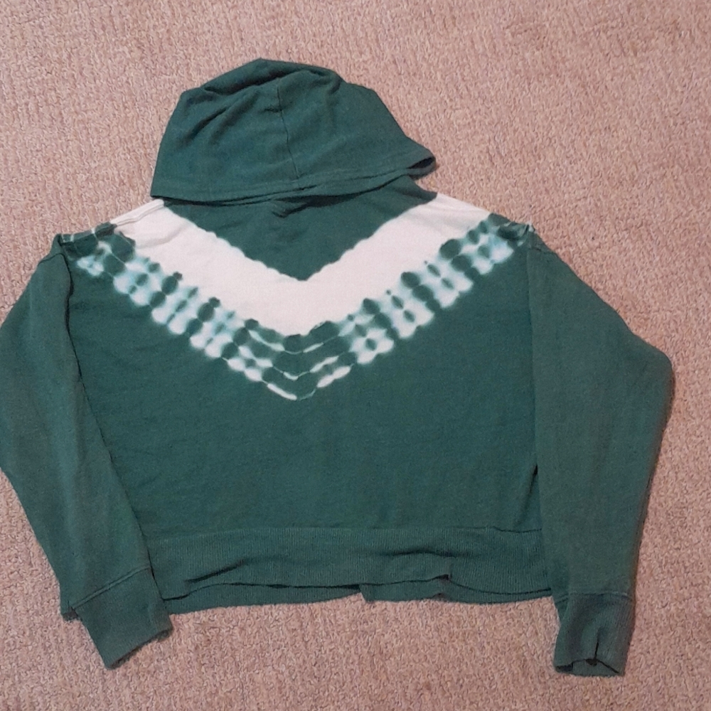 Green crop top